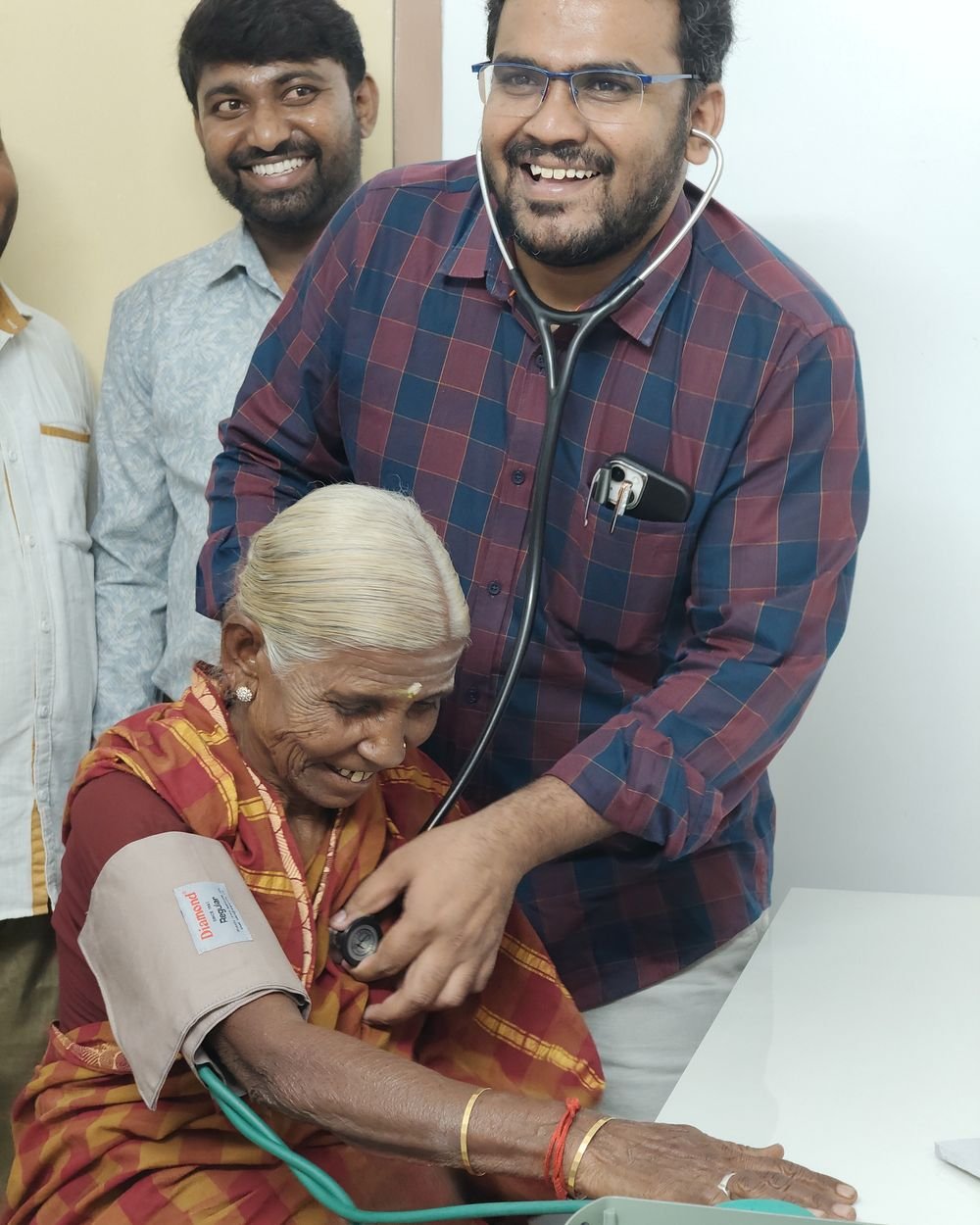 A doctor at Aditya Hrudayalaya examining an elderly patient with a stethoscope